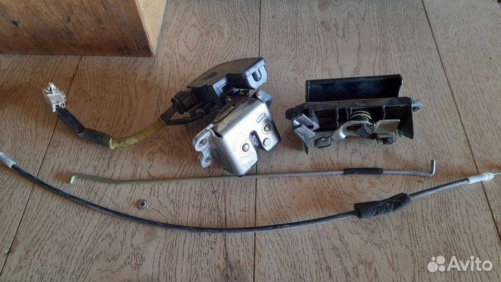 Фонарь двери багажника Toyota Succeed