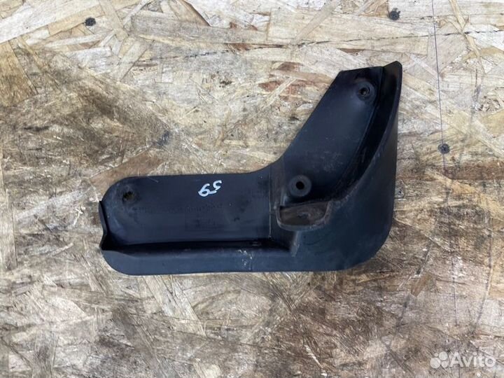 Брызговик передний правый LADA Vesta