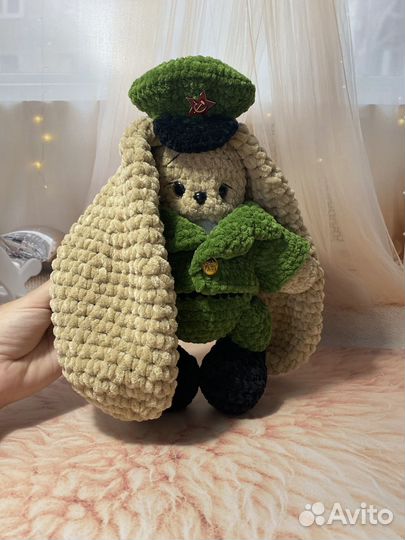 Игрушка вязаный военный Зайка