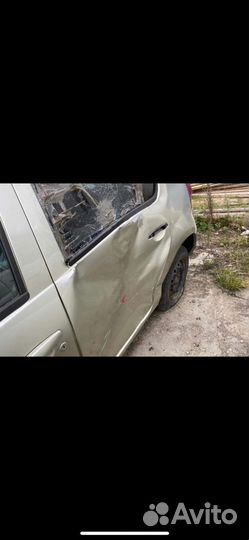 Renault Sandero 1.4 МТ, 2014, битый, 300 000 км