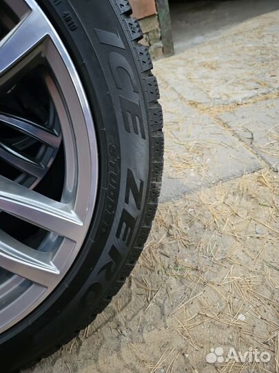 Pirelli Ice Zero 245/45 R19 102T
