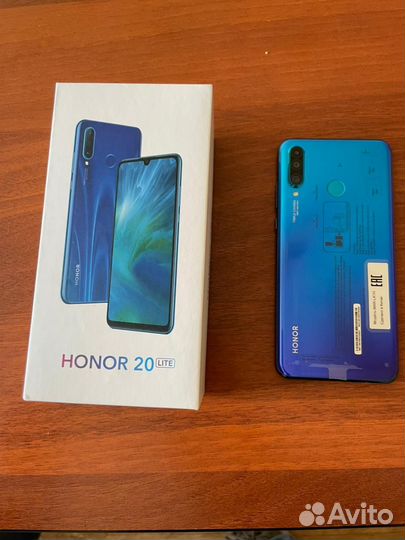 Телефон Honor 20 lite
