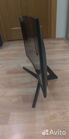 Монитор для компьютера с поврежденным экраном