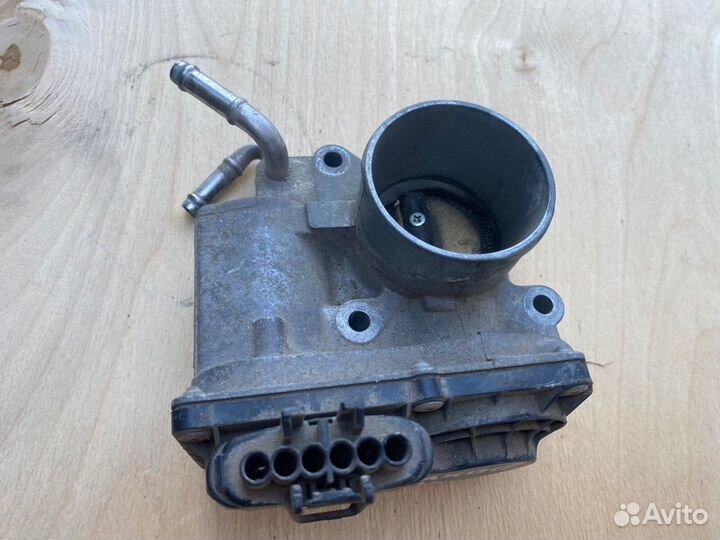 Дроссельная заслонка Toyota Corolla 120