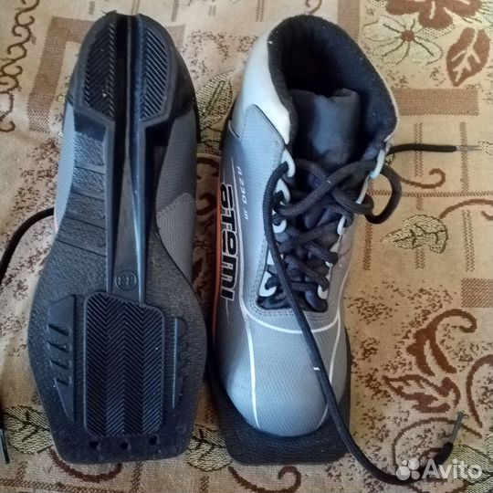 Лыжные ботинки