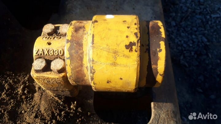 Каток поддерживающий Hitachi ZX330-3