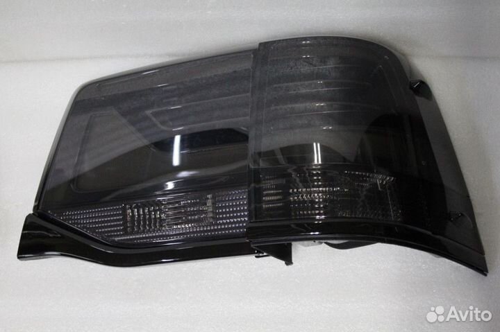 Land Cruiser 200 2016+ Черные стоп сигналы D8KW8