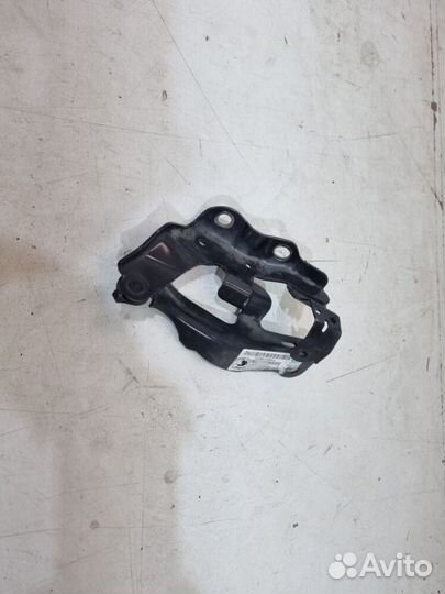 Петля Капота левая Toyota Camry V50