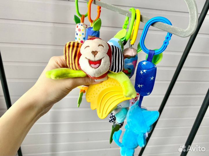 Подвесные игрушки погремушки новые