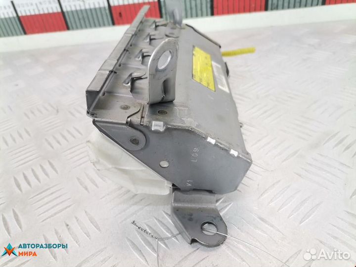 Подушка безопасности коленная Toyota Avensis