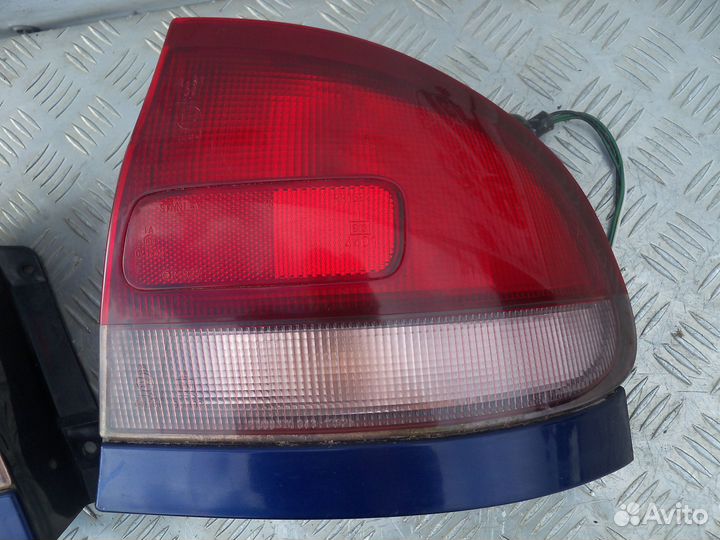 Фонарь задний Mazda 626 GE 1995г Цена за шт