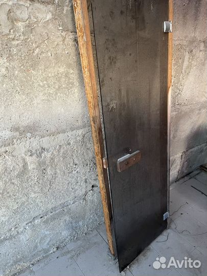 Дверь стеклянная в баню