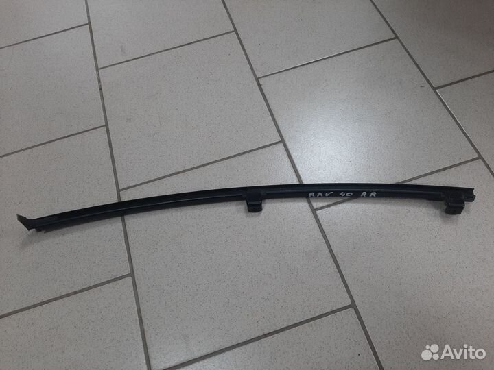 Направляющая стекла задняя правая Rav4 40 2012-19