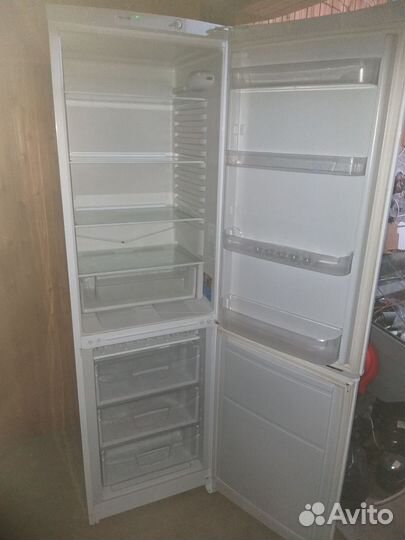 Холодильник indezit 2M