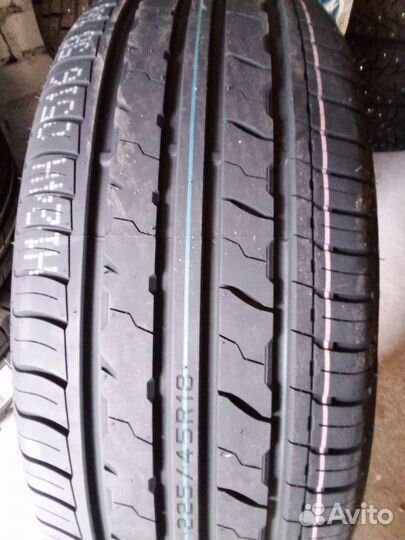 Royal Black Royal Performance 225/45 R18 95W