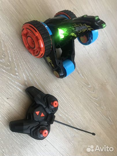 Hotweels трюковая машинка-перевертыш