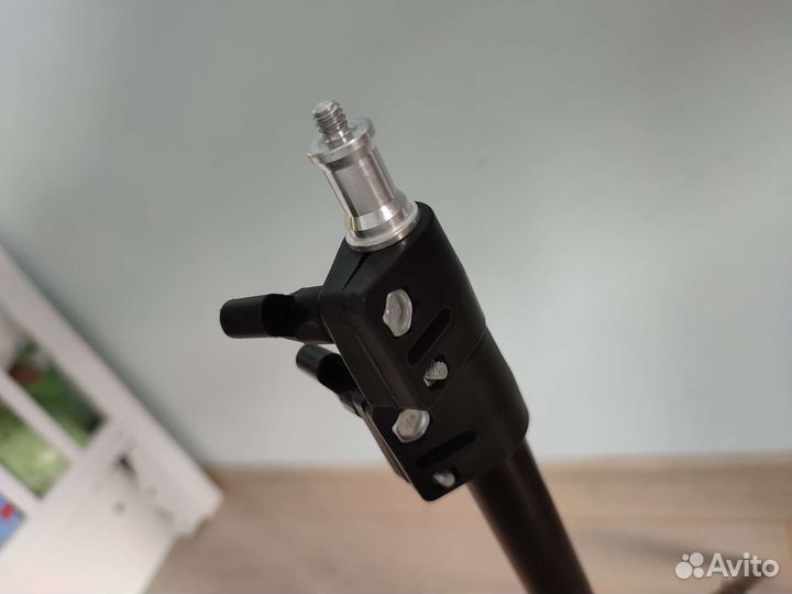 Штатив трипод для кольцевой лампы или фотоаппарата