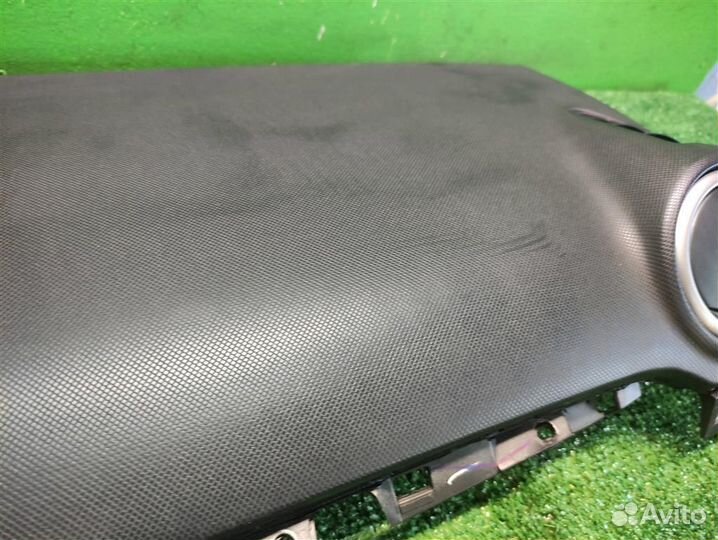 Накладка торпедо правая Mazda 3 (BK) 2005