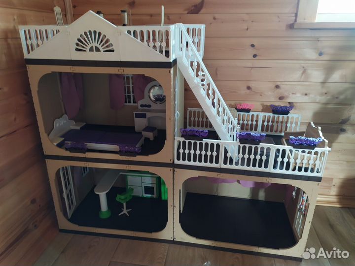 Кукольный домик с мебелью