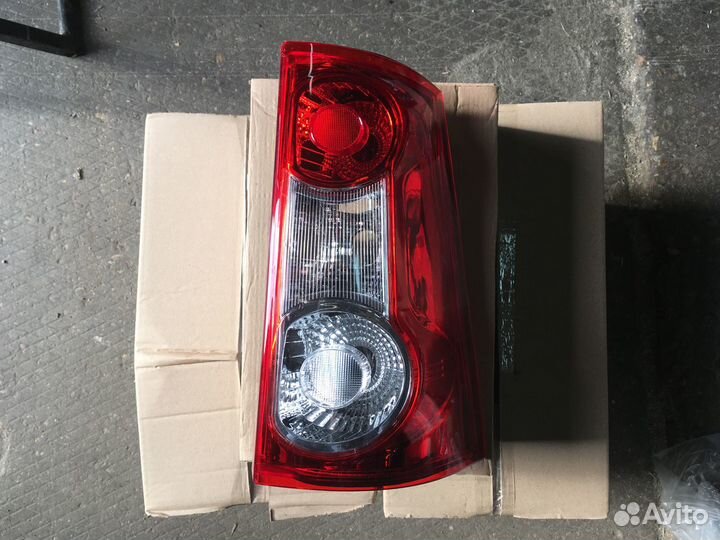 Фонарь правый Лада Ларгус