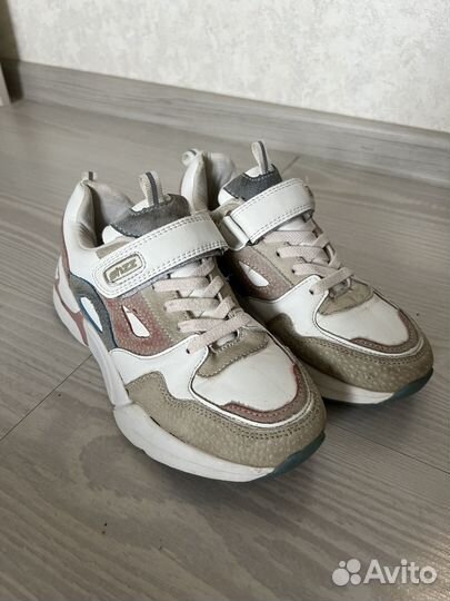 Кроссовки для девочки