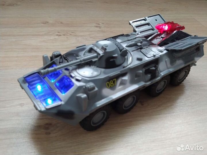 Танк игрушка