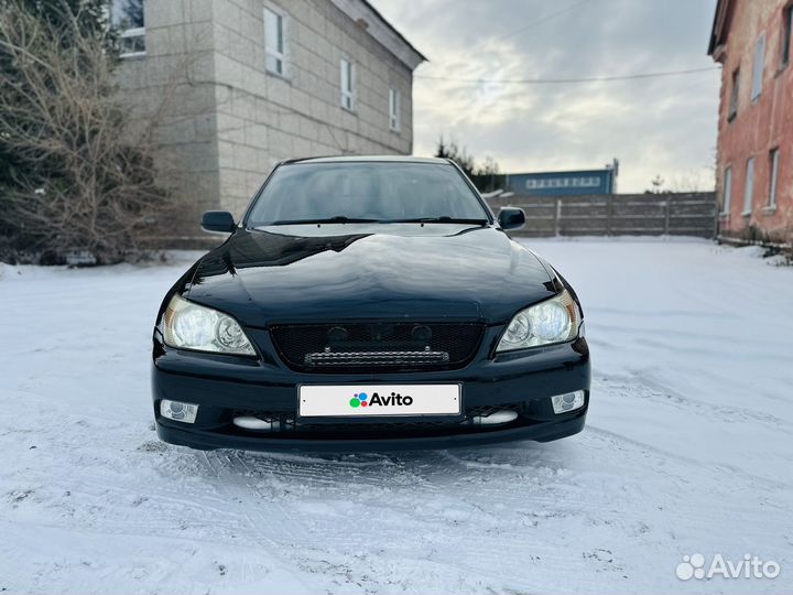 Toyota Altezza 2.0 AT, 2000, 292 000 км