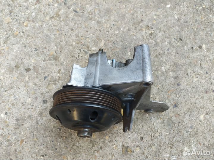 Кронштейн вискомуфты Ауди А4 Б5 2.6 ABC 078121235E