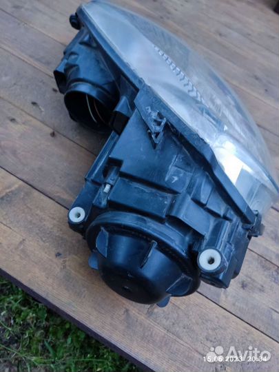 Фара правая VW Golf V