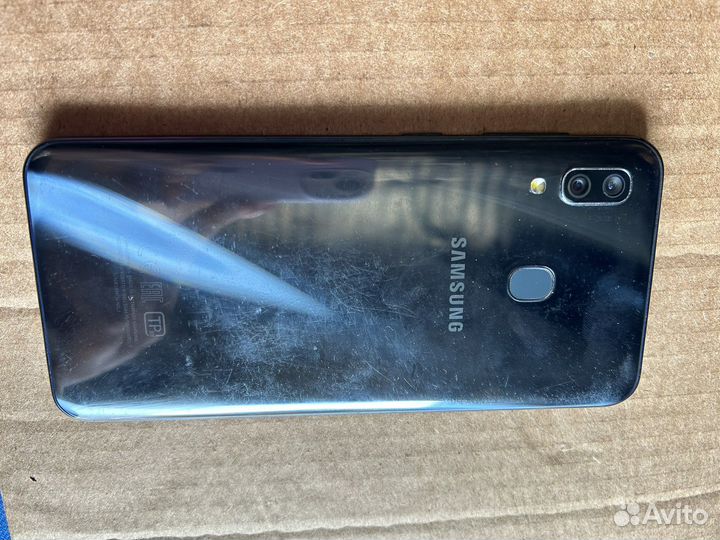 Samsung Galaxy A30, 3/32 ГБ