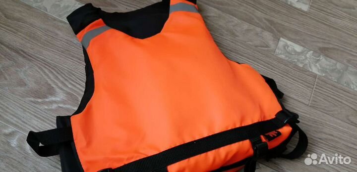 Спасательный жилет