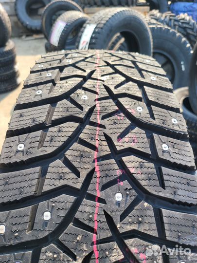 Bridgestone Blizzak Spike-02 SUV 235/65 R17 108T
