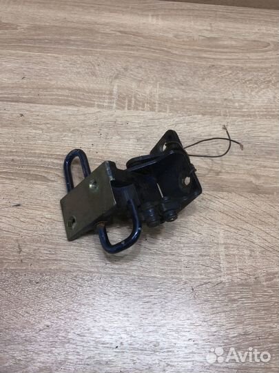 Петля двери задняя правая Фольксваген Тоуарег 2005