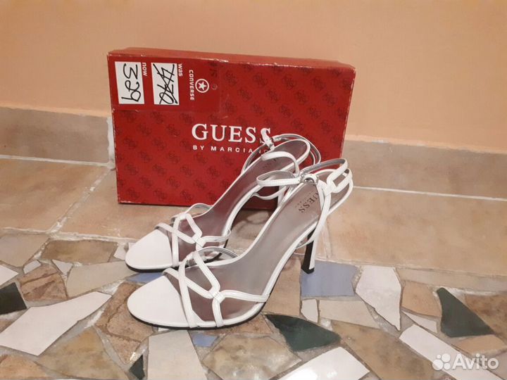 Босоножки guess