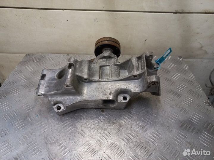 Кронштейн генератора Volkswagen Bora 1.6 16V BCB