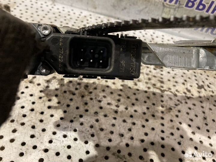 Стеклоподъемник передний правый Opel Astra H