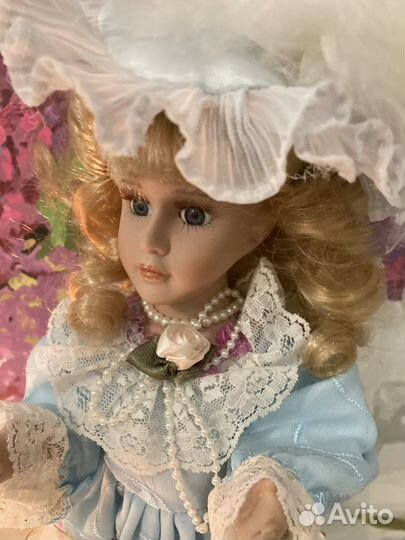 Кукла фарфоровая коллекционная
