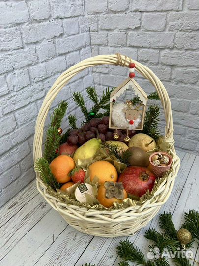 Фруктовая корзина новогодняя