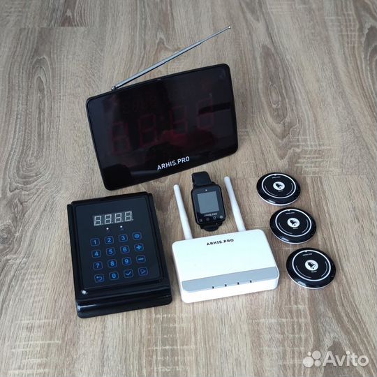 Кнопка вызова официанта в комллекте с часами табло