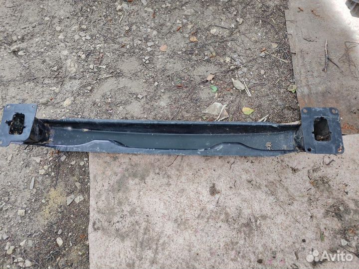 Усилитель заднего бампера Tiguan 2011г бу