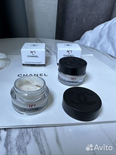 Крем Chanel для области вокруг с красной камелией