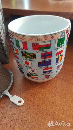 Две кружки новые фарфоровые заварочные с ситом