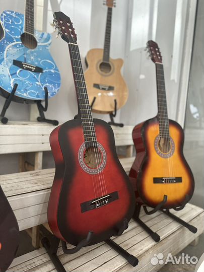 Классическая гитара красный мат