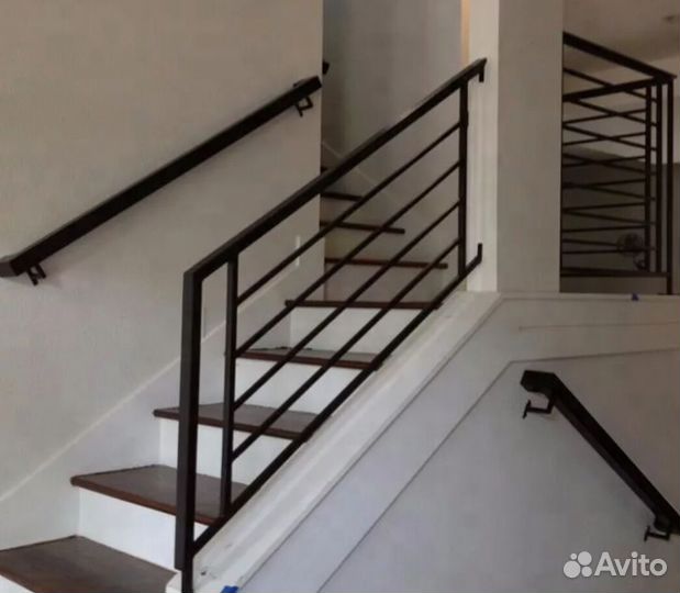 Лестница на металлокаркасе для жилых помещений