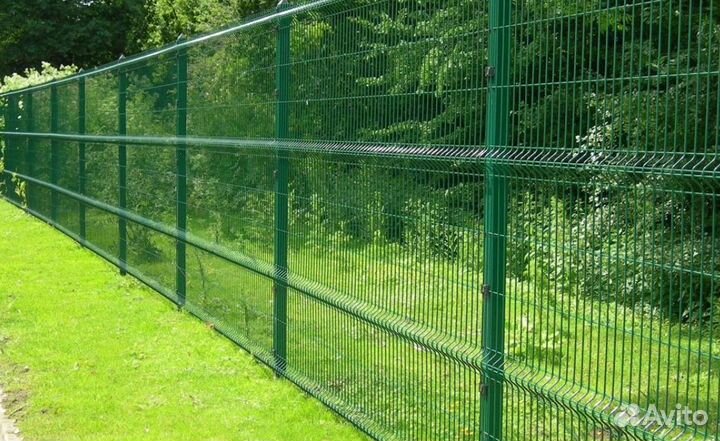 Забор из 3D сетки с металлическими столбами качест