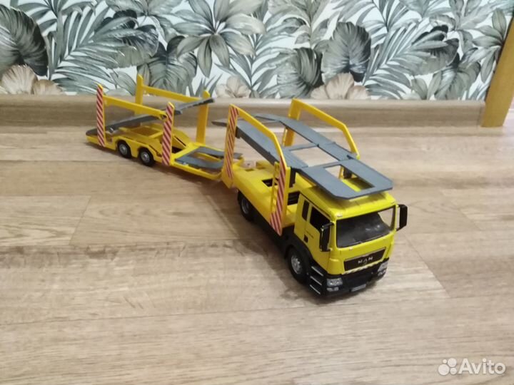 Игрушечные модельки автомобилей