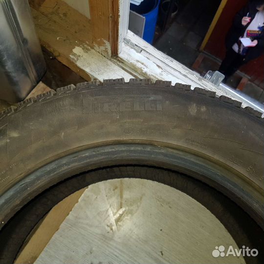 Pirelli Winter Ice Control 215/60 R16
