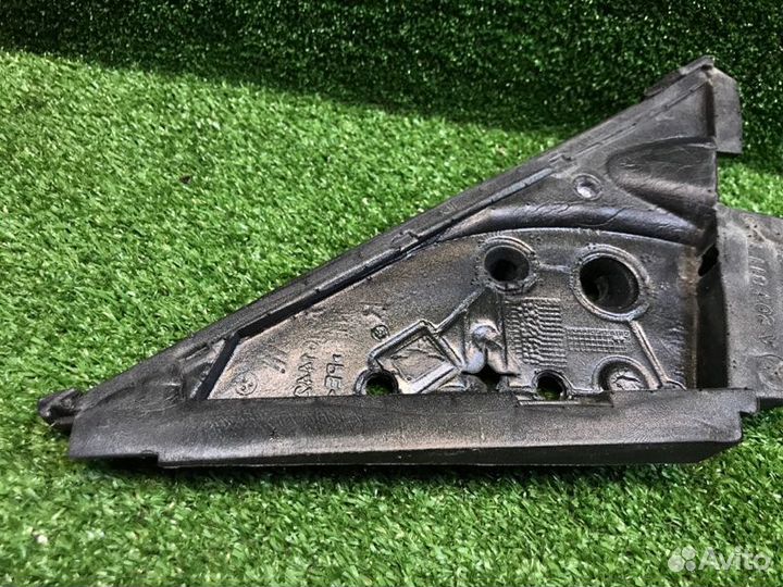 Уплотнитель стекла двери передний правый Mercedes