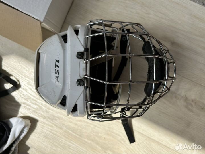 Продам хоккейные вещи