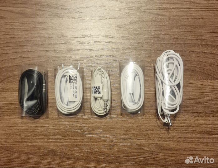 Проводные наушники новые